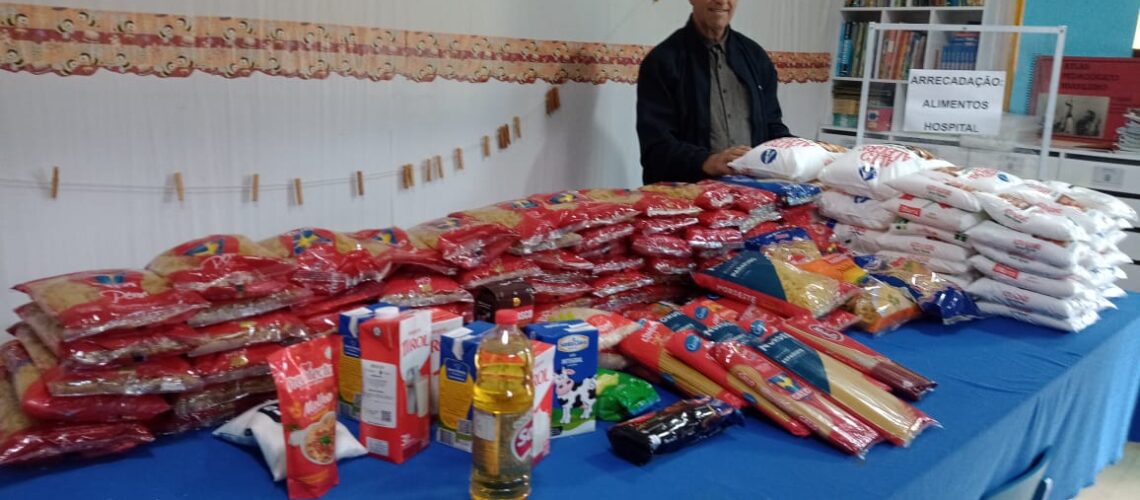Hospital de Três Barras recebe doação de alimentos da Escola Raio de Sol